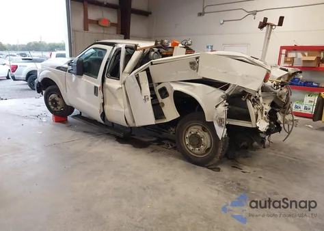 2015 Ford F-250 Xl z USA, uszkodzony, nr VIN 1FD7X2A64FEA54384